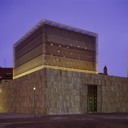 The Synagogue Ohel Jakob by night