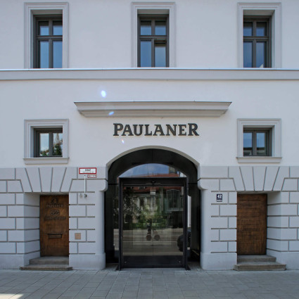 Eingang der Paulaner-Brauerei in der Ohlmüllerstraße
