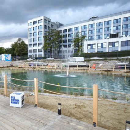 „Marina Monaco“ ist die derzeitige Zwischennutzung des Areals: mit Mini-Hafen, Booten und Gastronomie.