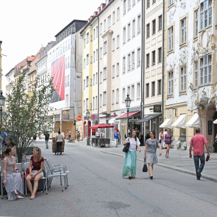 The northern part of Sendlinger Strasse during the trial as a temporary pedestrian zone, 2016.