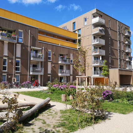 75 apartments have been created in wagnisPARK. The courtyard was designed jointly by the wagnis and progeno cooperatives.