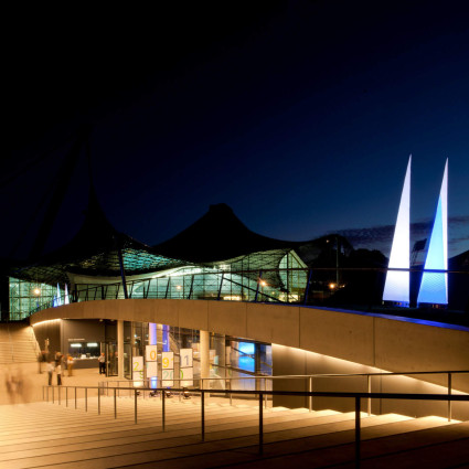 Entrance of the Kleine Olympiahalle by night