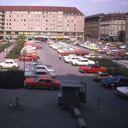 1974 war der Marienhof noch ein Parkplatz.