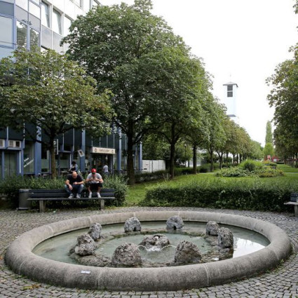 Neuperlach Süd, in contrast to Neuperlach Nord, was not planned as a car-friendly town.