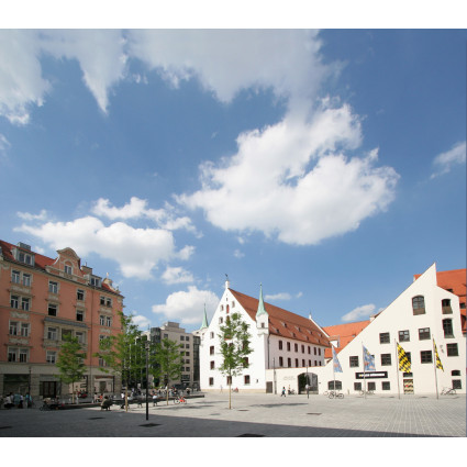 View across Jakobsplatz to the Orag House and City Museum, 2008
