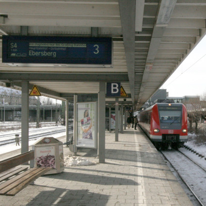 Below the Donnersbergerbrücke bridge is the station of the same name for the S-Bahn and regional transport.