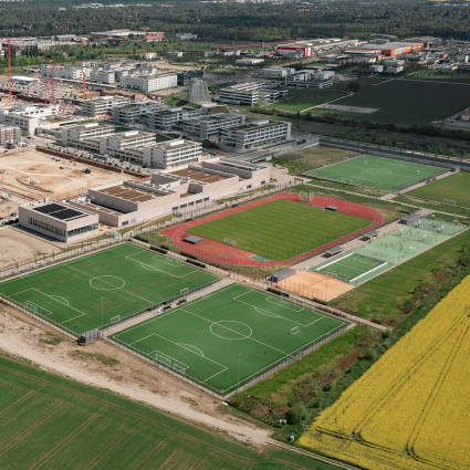 Der Sportpark direkt neben dem Bildungscampus umfasst mehrere Plätze verschiedener Sportarten.