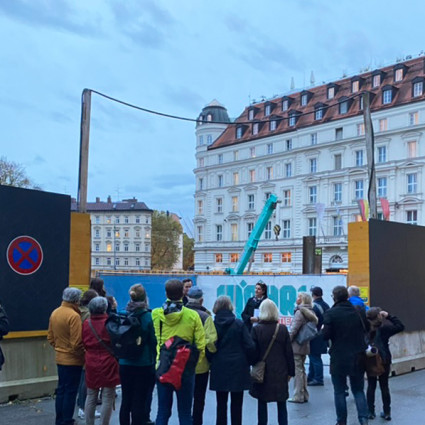 Stadtspaziergang „PlanTreff vor Ort“ an der Baustelle der Stadthäuser des "Falckenberg Ensemble", 2022