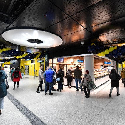 Fast sieben Jahre lang haben die Stadtwerke München den Bahnhof unter laufendem Betrieb saniert.