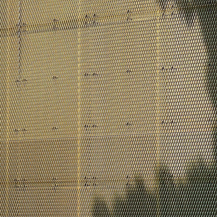 Die Fassade der Lärmschutzwand setzt sich prägnant von der städtebaulichen Umgebung ab.