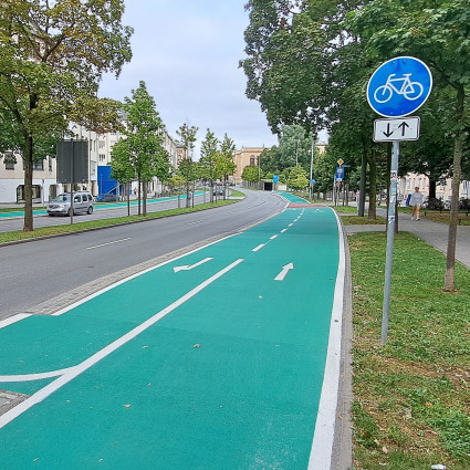 Zweispuriger Abschnitt des Radlrings am Thomas-Wimmer-Ring