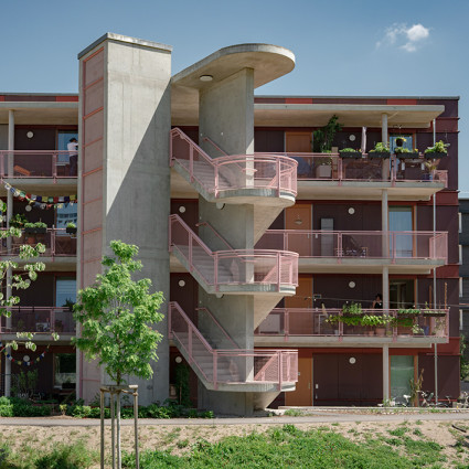 The residential buildings of ‘Ute’ are characterised by their unusual architecture and façade.