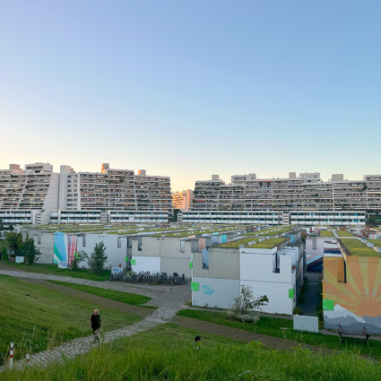 Blick auf das Olympische Dorf und die Terrassen der Wohngebäude