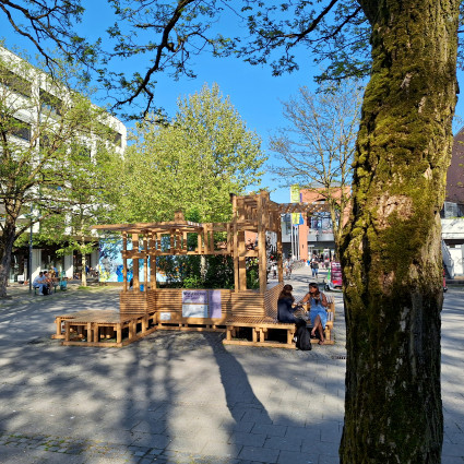 The ‘nesting stool’ in so-called ‘animal-aided design’ is intended to incorporate wild animals into architecture and urban planning.
