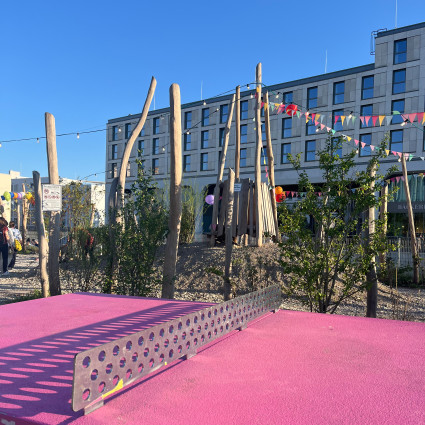 Here you can play table tennis with a view of the ‘Plaza Perlach’.