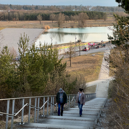 Blick auf den Riemer See und den Kiosk