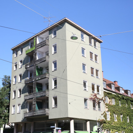 There used to be a residential building in need of renovation at Blumenstrasse 2-6, which was due to be demolished in 2016.