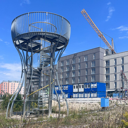 The temporary lookout tower offers a good view of the surrounding area.