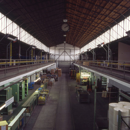 Innenansicht der in Moosach wiederaufgebauten „Schrannenhalle“, 1996