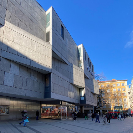 Galeria Kaufhof mit Zugang zur S- und U-Bahn