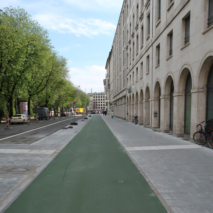 Sowohl der neue Radweg am Lenbachplatz…