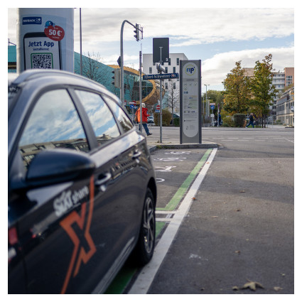 Abstellflächen für Sharing-Angebote sind markiert und grün umrandet, wie hier am Mobilitätspunkt „Quiddestraße“.