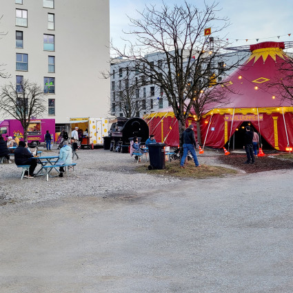 Das Programm von „Neuperland“ ist vielseitig: Es gibt auch ein Puppentheater, einen Weihnachtsmarkt und einen Kinderzirkus.