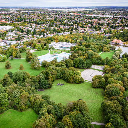 The Michaelibad is located to the north of the Ostpark.