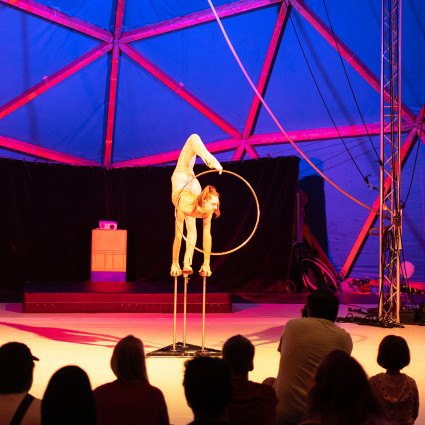 Pepe Dome im Theatron – zeitgenössischer Zirkus …