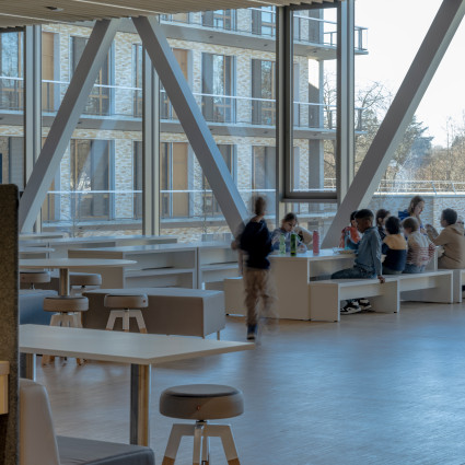 Innenansicht eines Gemeinschaftsbereiches des Campus Strehleranger