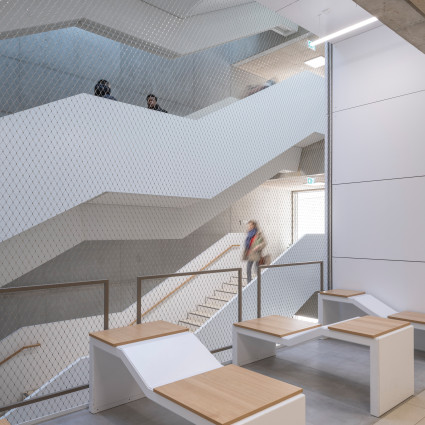 Treppenhaus auf dem Campus Strehleranger