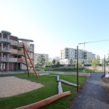 Blick über den Innenhof von „Ute“ auf die Gebäude der Münchner Wohnen (ehemals GWG)