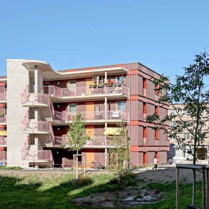 Eine ungewöhnliche Architektur und Fassade zeichnen die Wohngebäude von „Ute“ aus.