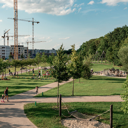 Das inklusiv gestaltete Grünband verbindet Freiham und und Neuaubing.