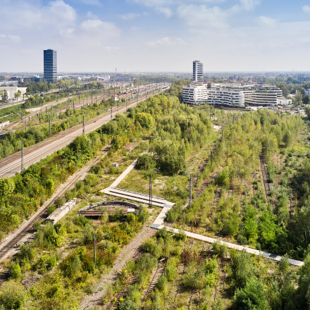 Luftbild über den Gleispark in Richtung Baumkirchen Mitte